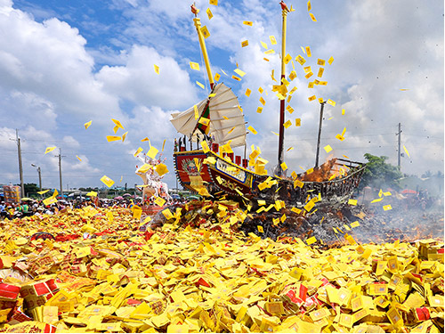 Xigang Pilgrimage Procession (Xigang King Boat Burning Festival)