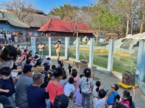 为了让游客对六位动物候选人有更深入的了解，顽皮世界将相当受欢迎的Keeper’s Talk动物解说活动