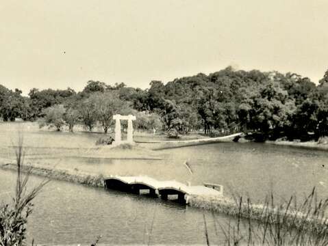 1953年由地方首長協力重建殘破不堪的吊橋，成為第二代吊橋