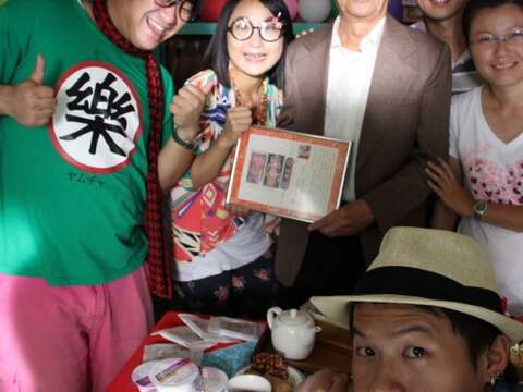 剧照-幸福事务所完成阿公做16岁的任务