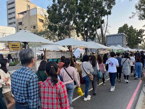 近百家甜點美食及各類特色品牌參與