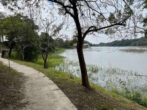 沿途景緻深幽，充滿迷人的浪漫氛圍