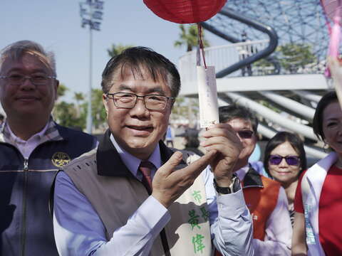 黄伟哲市长祝福大家