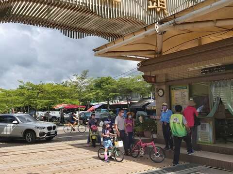 游客白天可逛虎头埤风景区晚上逛灯会