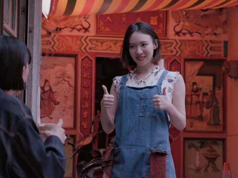 《獨活女子的守則4》王宣飾演咖啡店店員，她表示一開始與江口德子對戲很緊張。（Hami_Video提供)