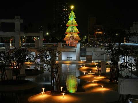 結合臺南400的聖誕燈飾得獎照片(二)_(取自繆思得獎者網頁)