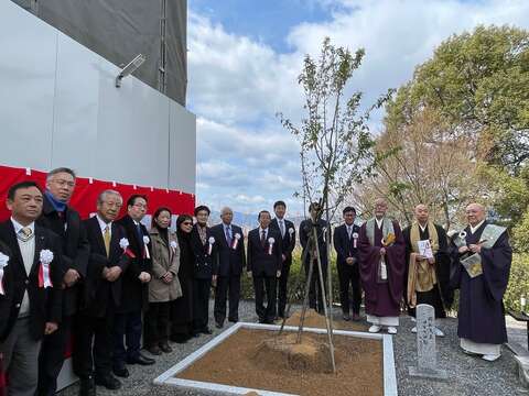 高台寺台湾樱植树暨纪念碑揭幕活动大合照