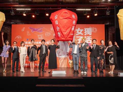 台南市政府由观光旅游局郑道立主任秘书代表率队至现场一同庆祝该剧成功引发日本观众对於台湾篇的高度讨论