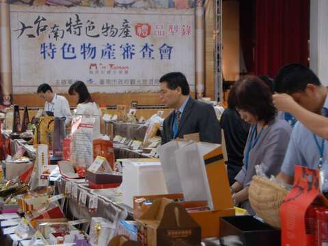 审查会─评审委员审查参展产品