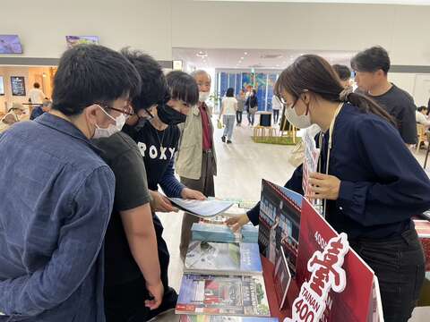 台南观光展摊谘询民众踊跃