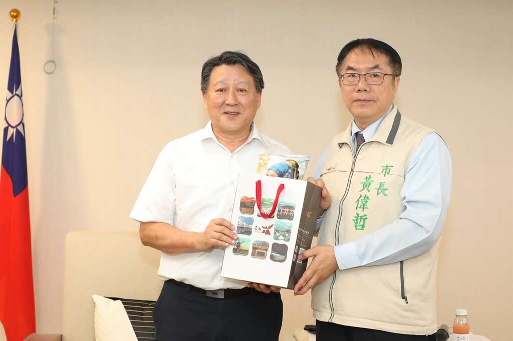 市长致赠适合结合教育旅行之伴手礼与文宣