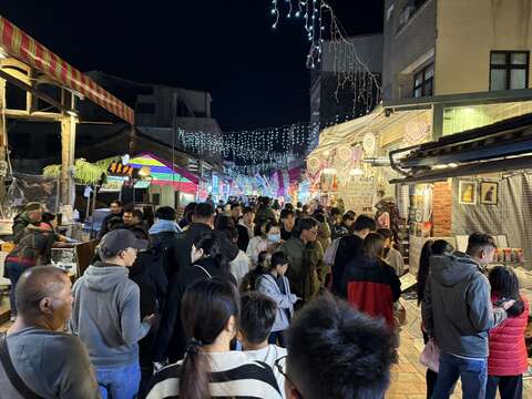 盐水桥南老街市集人潮