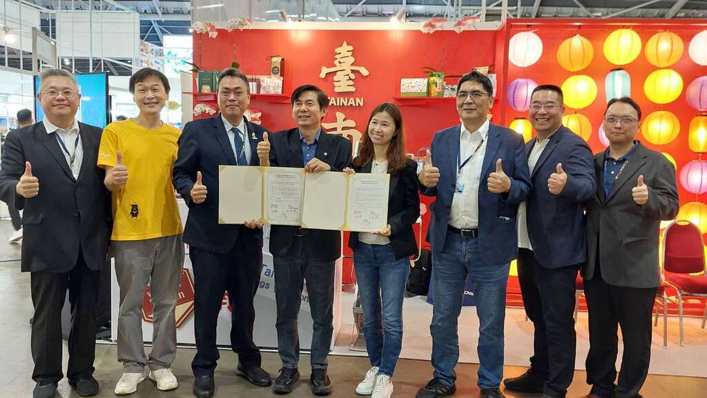 MOU签署合照