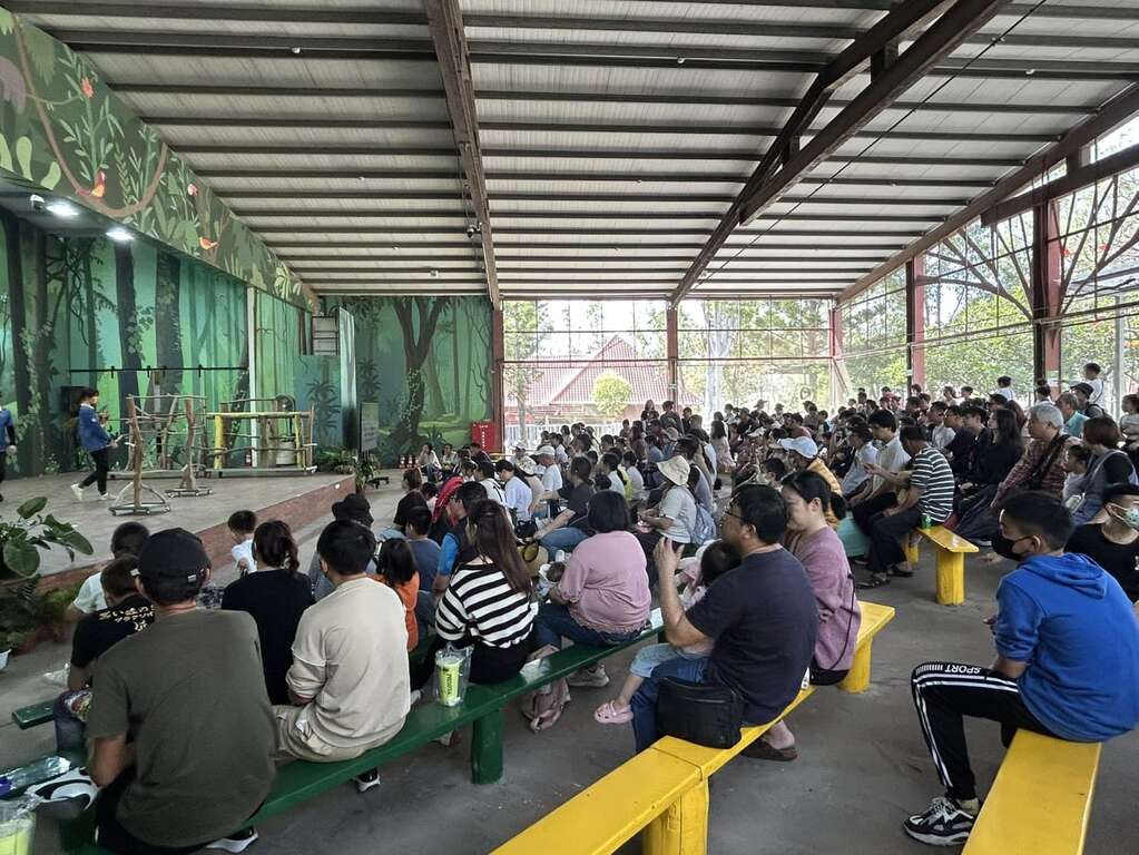 顽皮世界推出连假门票最高五折优惠,展演舞台高朋满座
