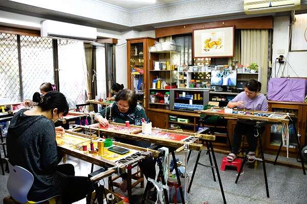 勝華繡莊內工作情形（張耘書拍攝）