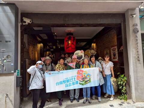 台南双层巴士盲盒旅游首发场「春游府城．茶香寻迹」开跑，打开一场城市风雅慢旅
