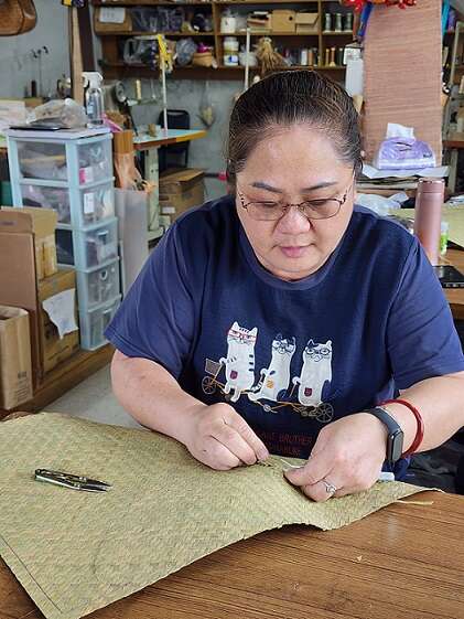 「臺南奇人帶路」系列報導12 江姿錦編織台味時尚 用「藺」類伴手禮延續西港製蓆記憶