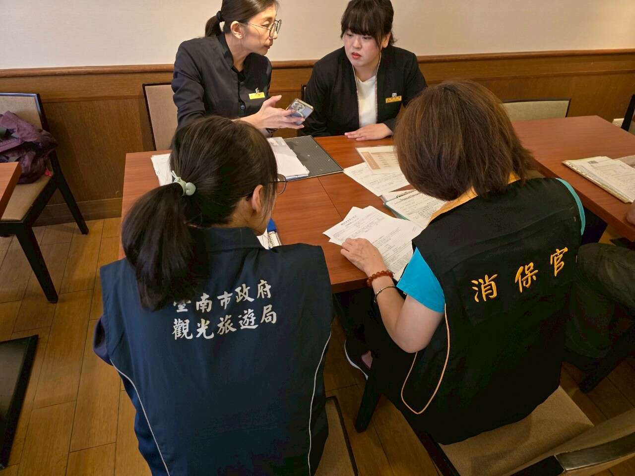 觀光旅遊局今（23）日會同消費者保護官，針對旅宿業者進行房價與契約相關稽查與宣導