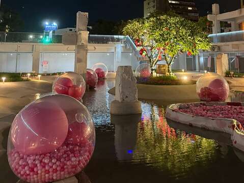 爱情许愿池夜间