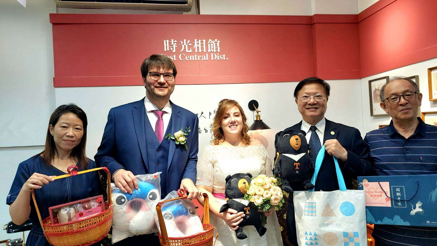 大合照-市府觀旅局丁專委、德國新人、雲管處徐處長及中西戶所黃主任