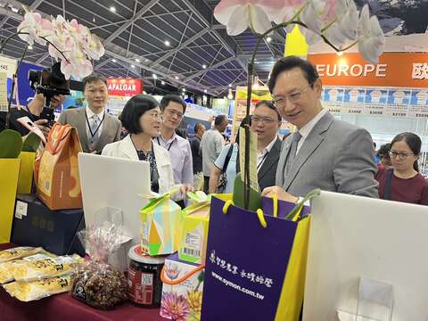 童大使对台南展位赞誉有加