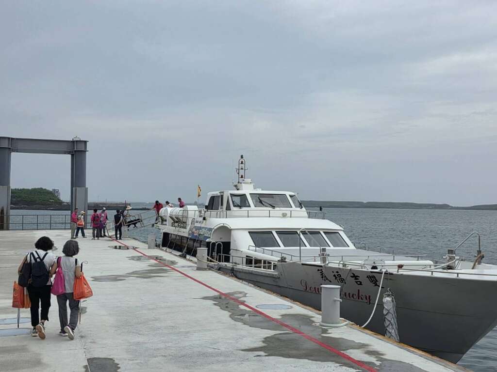 安平直航澎湖馬公跳島遊 七夕限定特惠方案 8/25~29憑台南合法旅宿入住證明 享搭船雙人同行優惠
