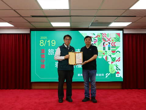 由市长颁赠感谢状予热心业者