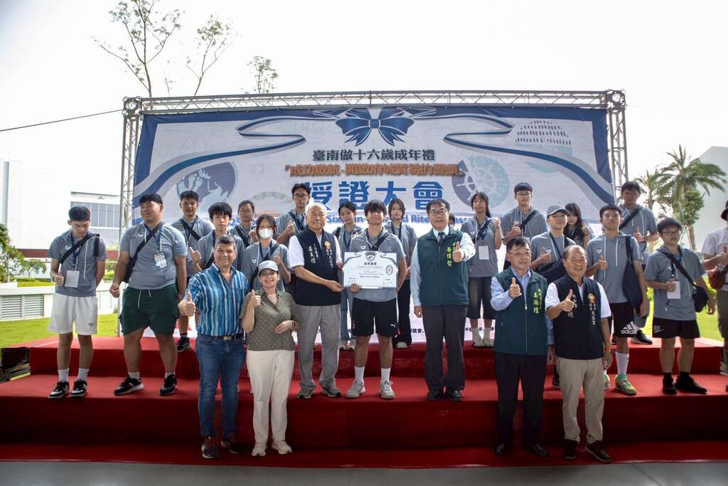 安平開台天后宮乙巳年做16歲成年禮 福爾摩沙遊艇酒店共邀遊艇啟航 笑笑(羊羊)揚揚得意人生