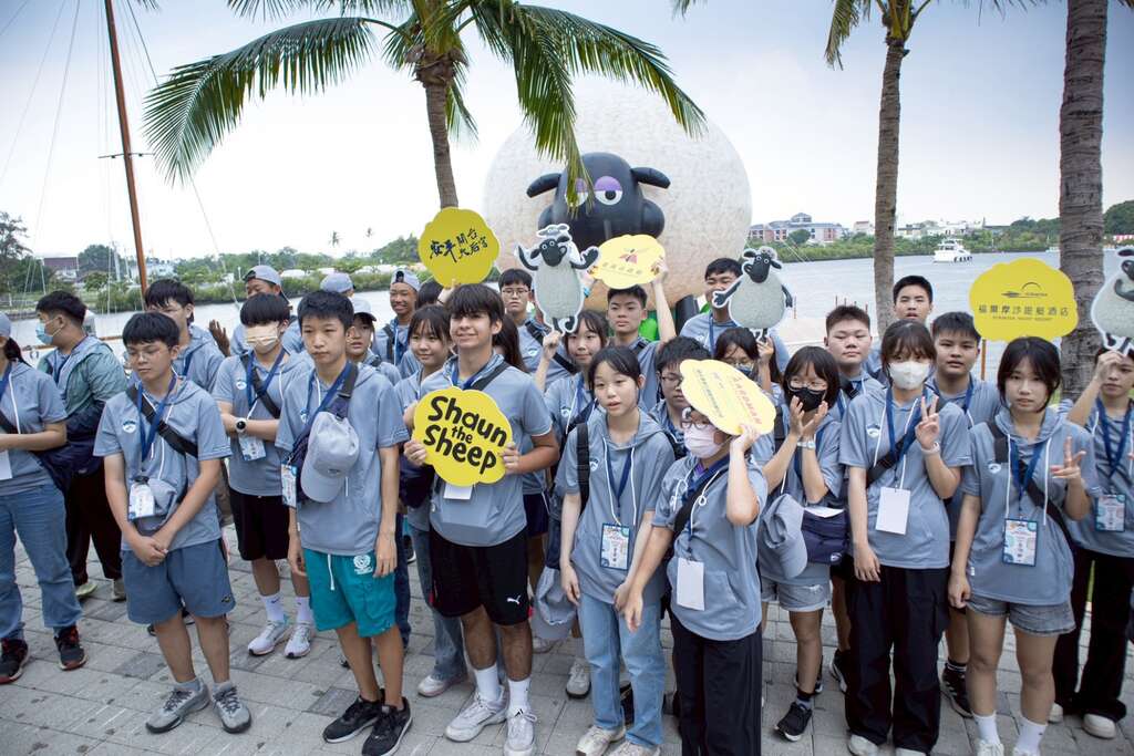 安平開台天后宮乙巳年做16歲成年禮 福爾摩沙遊艇酒店共邀遊艇啟航 笑笑(羊羊)揚揚得意人生