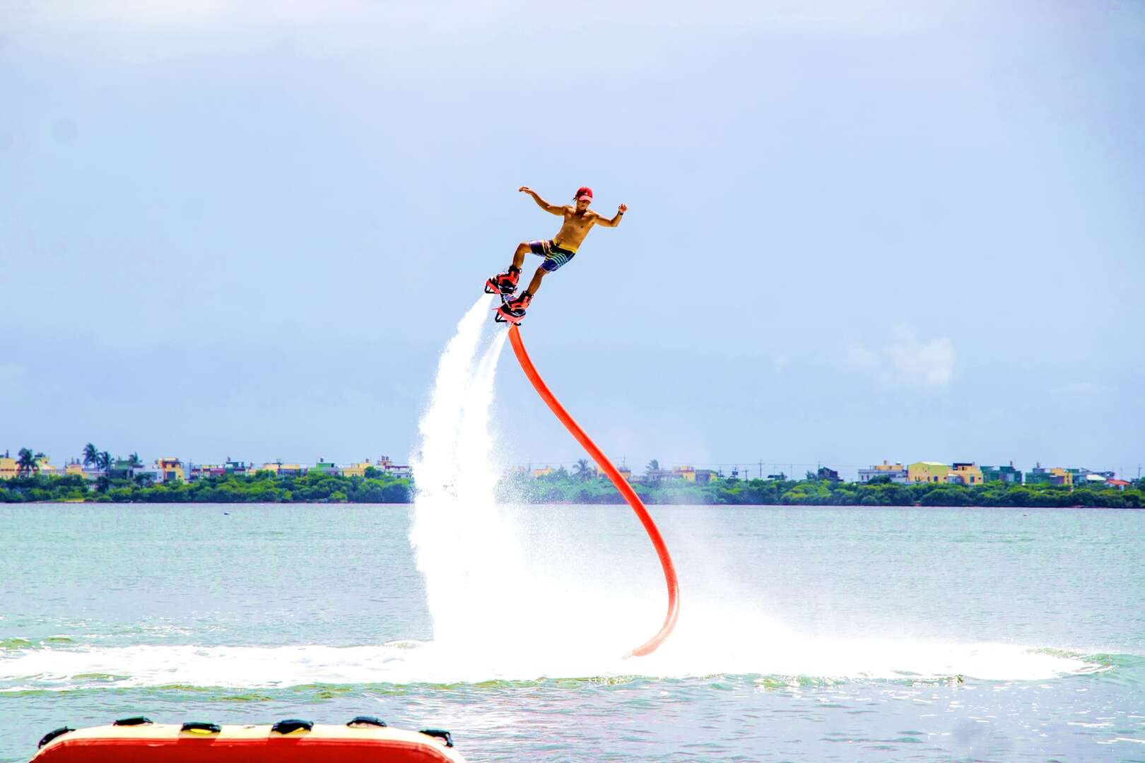 刺激的水上鋼鐵人活動(表演團隊提供)