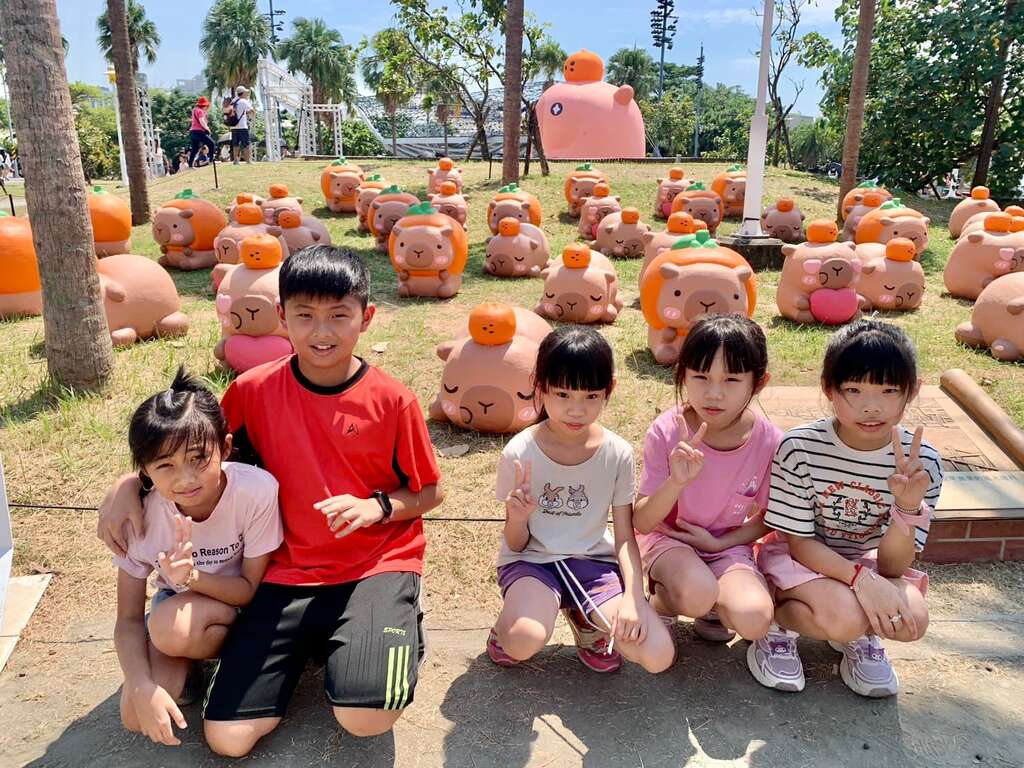 2025卡比胖拉出沒注意!臺南萌翻天 粉絲絡繹不絕 展期至10月19日 把握機會來萌拍一下