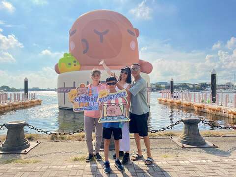 民众与卡比胖拉合影