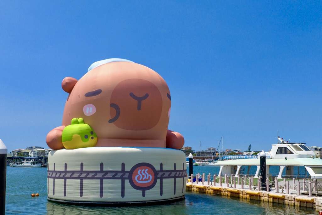 2025卡比胖拉出沒注意！臺南萌翻天 9月13日登陸安平漁人碼頭 泡湯吃美食萌翻全場