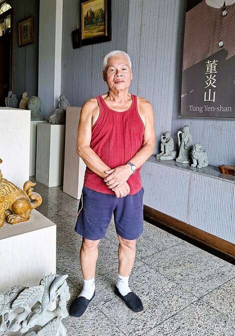 「臺南奇人帶路」系列報導29 心專鑿石穿,巧手化樸石,董炎山能雕善畫,為石雕傳承技藝