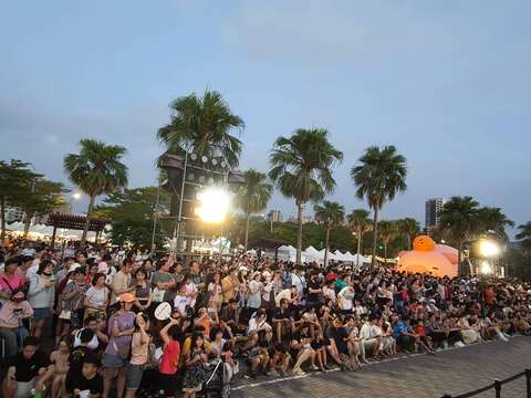 卡皮胖拉精彩的灯光秀吸引许多人潮