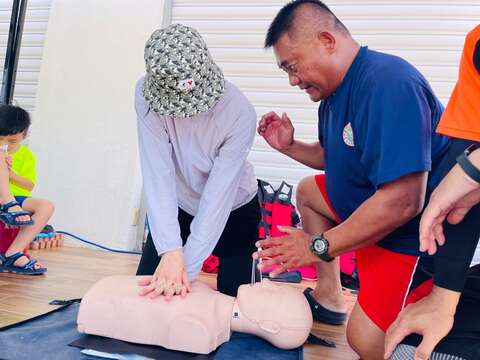 讲师讲解CPR及AED操作