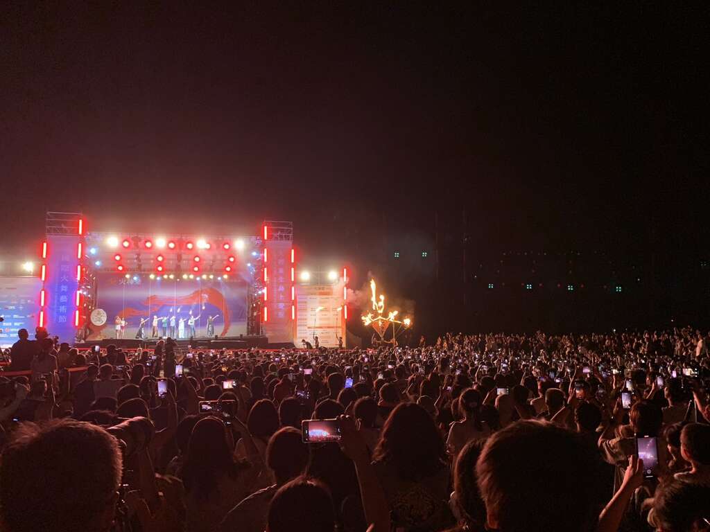 2025国际火舞艺术节《火神祭》开幕活动热闹登场