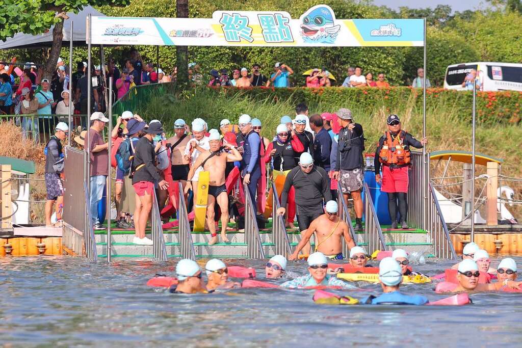 2025泳渡虎頭埤魚頭君領航，挑戰水陸雙鐵新體驗