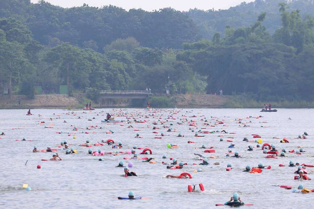 2025泳渡虎頭埤魚頭君領航，挑戰水陸雙鐵新體驗