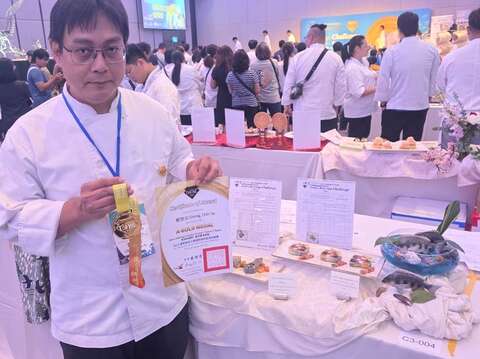 香格里拉台南远东国际饭店主厨郑智友荣获餐酒料理类-台南台湾鲷组金牌奖。(郑智友提供)