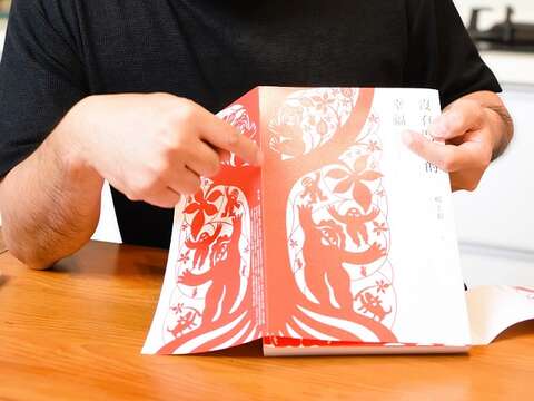 「幸福,很简单!」杨士毅说,每个人都是自己没有门槛的幸福。(张耘书拍摄)