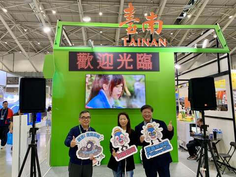 由左至右:西管处许主龙处长、观旅局丁玲琍专委、云管处徐振能处长