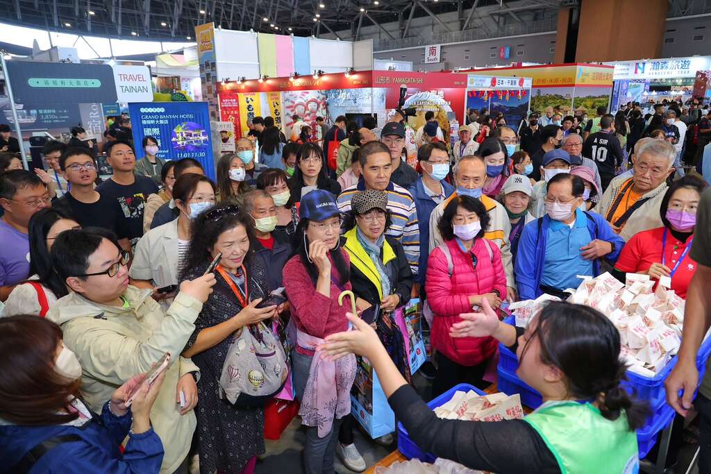 2025大臺南國際旅展今(21)日熱鬧登場 雙層巴士現身「臺南館」 黃偉哲市長邀請大家逛展搶好康