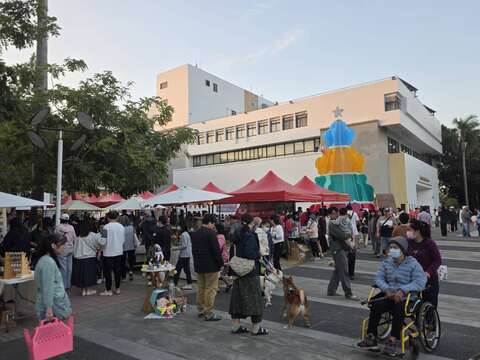 甜蜜市集_爱心义卖