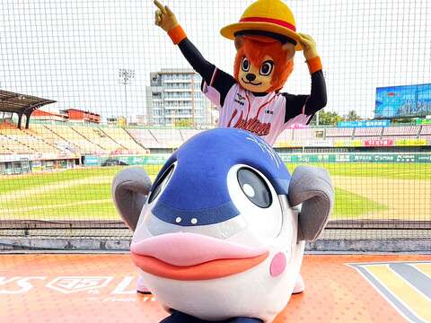 观旅局鱼头君及统一狮莱恩(活动历史照片)