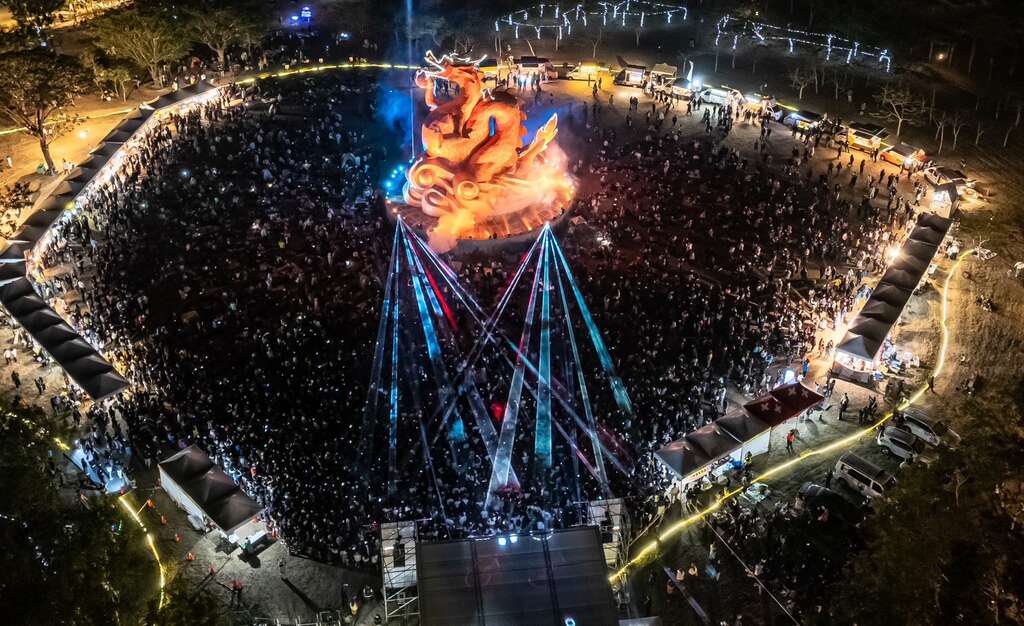 2026南科迎曦音樂節今(24)日熱鬧登場 市集、燈光秀及演唱會 吸引逾3萬人次齊聚新市
