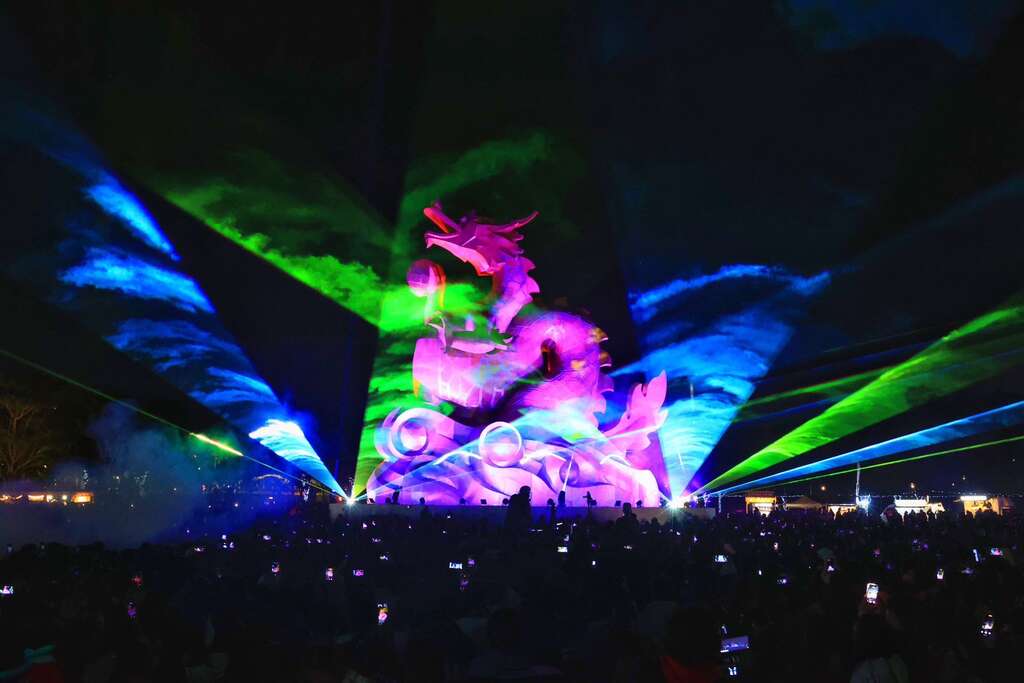 2026南科迎曦音樂節今(24)日熱鬧登場 市集、燈光秀及演唱會 吸引逾3萬人次齊聚新市