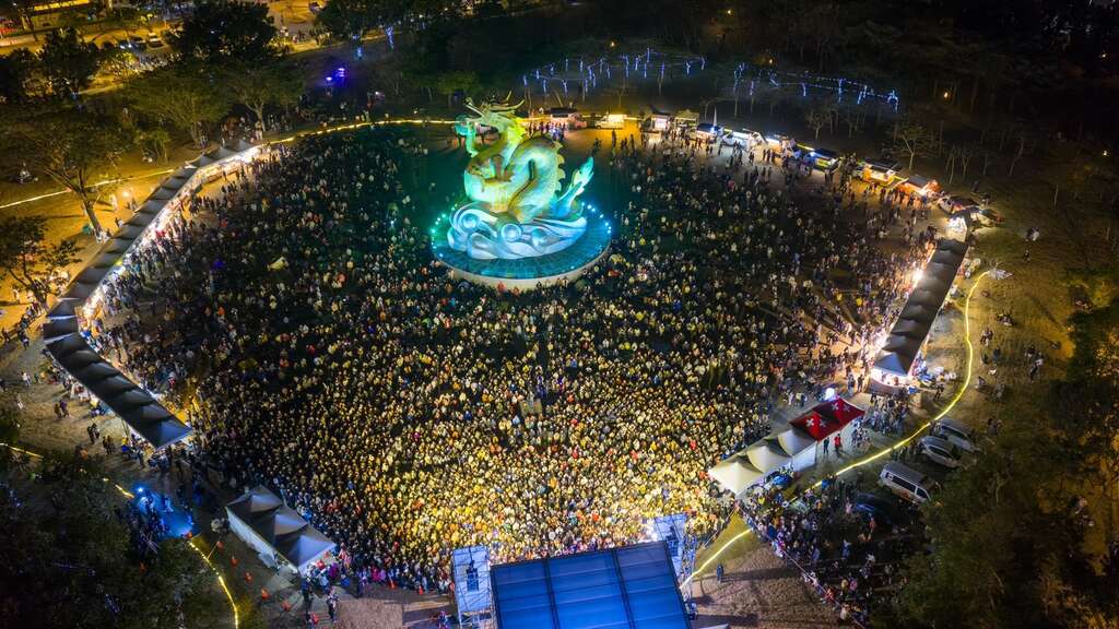 2026南科迎曦音樂節今(24)日熱鬧登場 市集、燈光秀及演唱會 吸引逾3萬人次齊聚新市