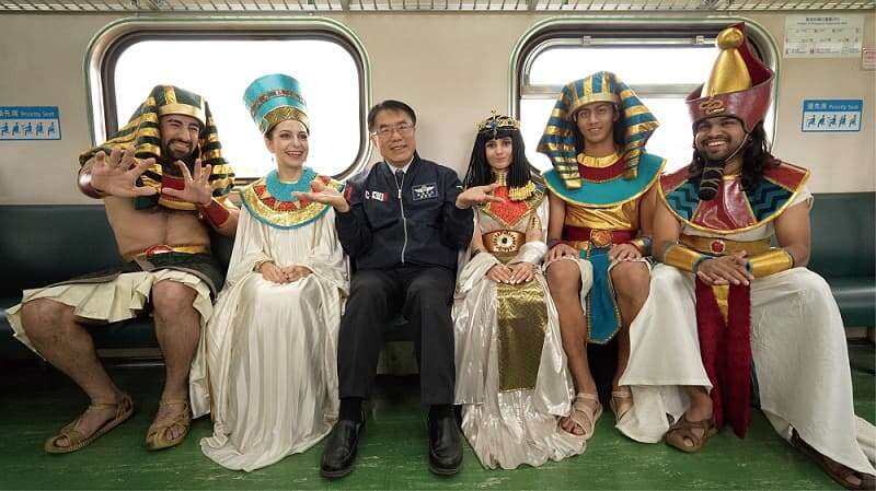 市長黃偉哲與法老演員合影