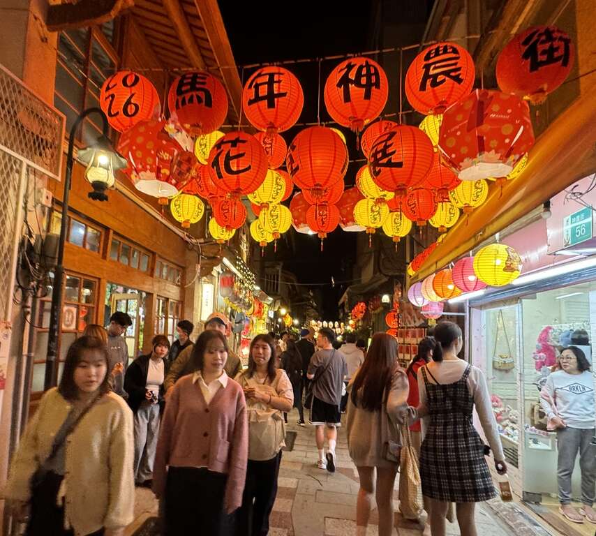 馬年迎春出遊臺南，連假首日湧人潮